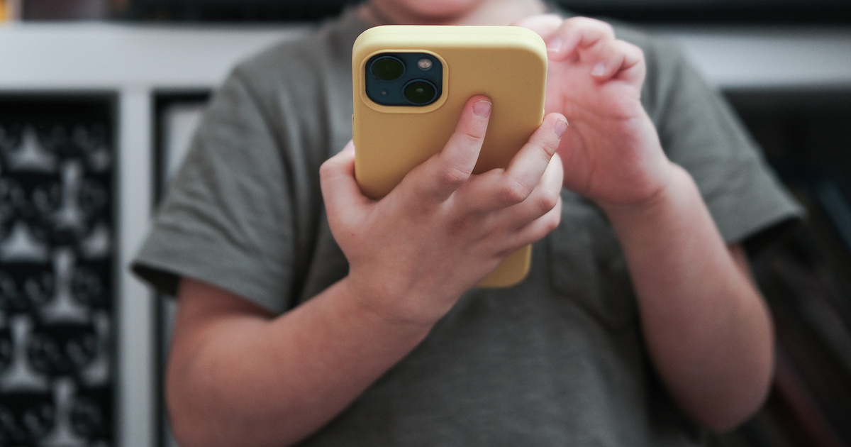 Ő Medárd, a 4 éves kisfiú, akiért most egy ország rajong – Mentőt hívott, megmentette édesanyja életét