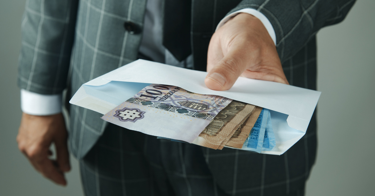 Ennyien kaptak év végi bónuszt tavaly - Sokan akarnak munkahelyet váltani, ha idén elmarad