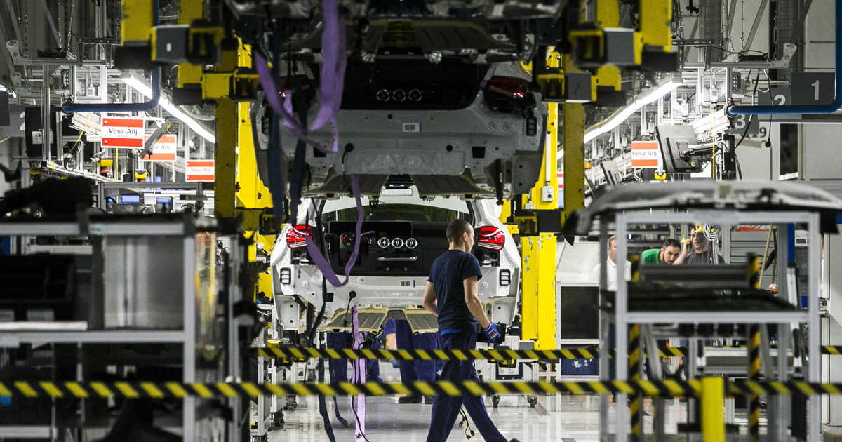 Csökkentett kapacitással működik a kecskeméti Mercedes-gyár januártól