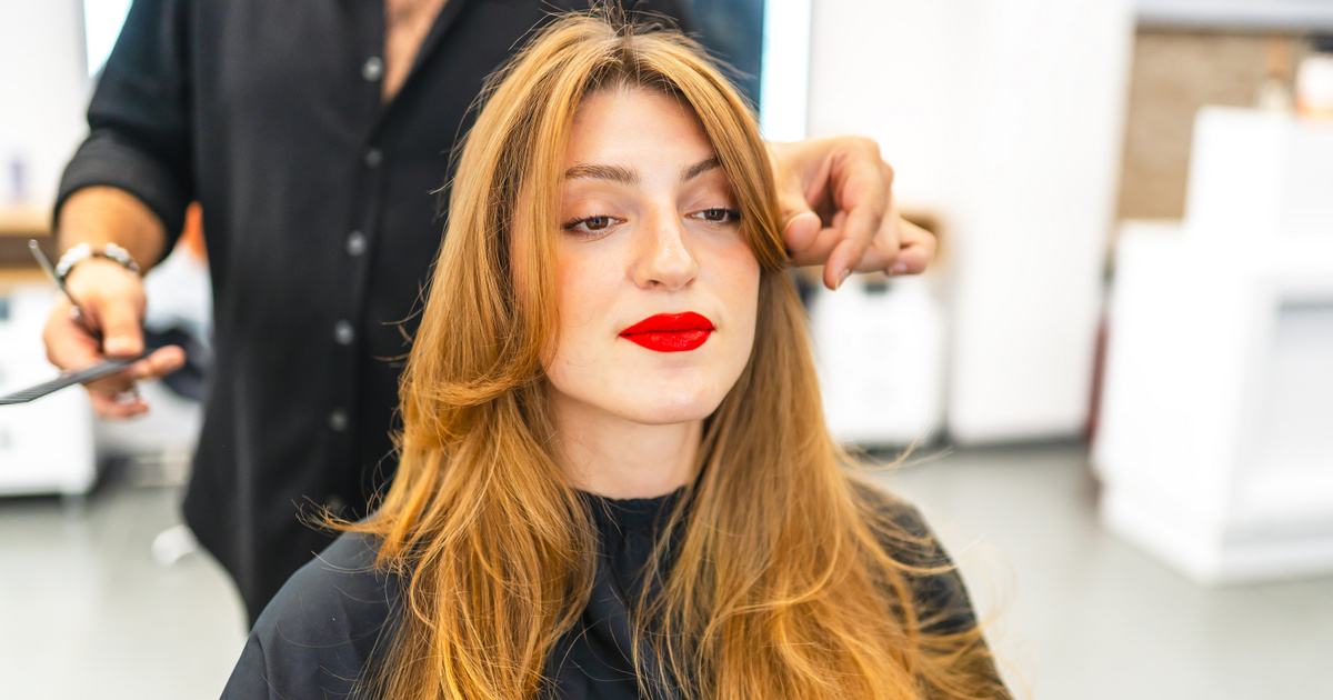 A tél legdivatosabb frizurája ultranőies és szexi – Dúsabbnak is láttatja a hajat a trendi vágás