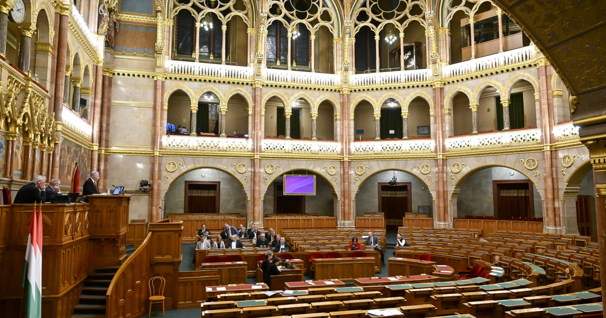 Index – Belföld – Hajnali kettőkor kezdődött a rendkívüli parlamenti ülés, kiakadtak a képviselők