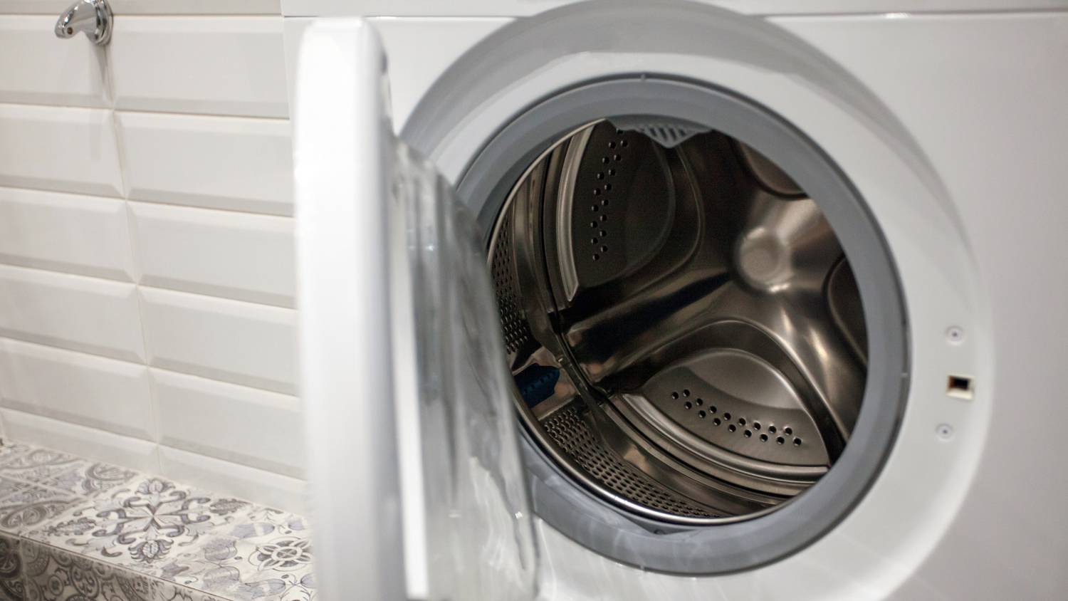 7 dolog, amit nem ajánlott a mosógépbe rakni – akár komoly problémát is okozhatnak