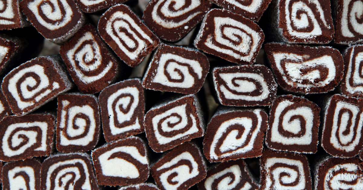 Sütés nélküli keksztekercs kókuszkrémmel: villámgyors és nagyon finom