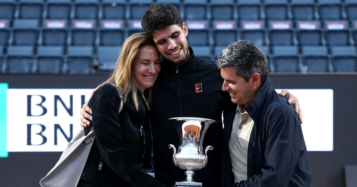 Családja befolyása alá kerülhetett a világ legjobbja, ezért rúghatta ki sikeredzőjét