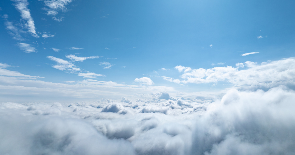 Ezt látja a pilóta, amikor felszáll a gép: lélegzetelállító videót mutatunk