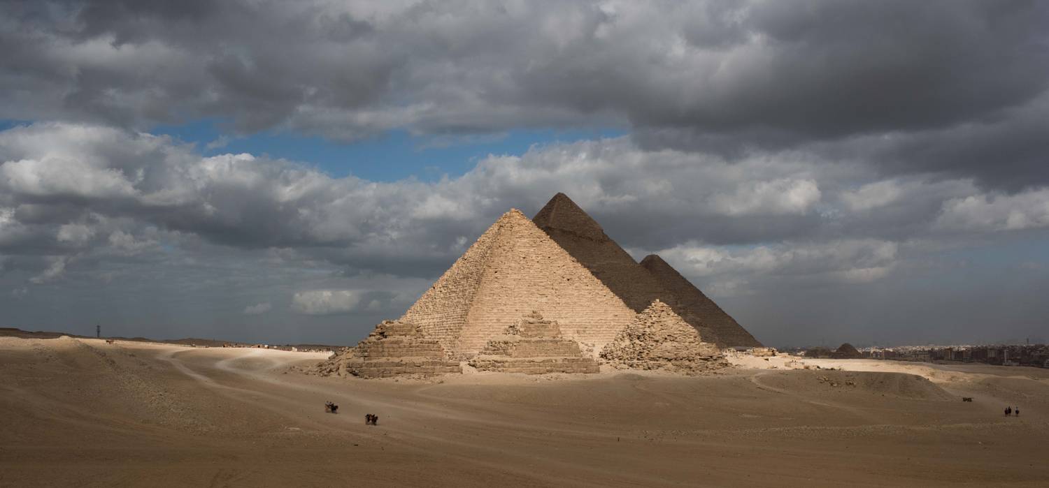 Rejtélyes üreg? Titkos bejáratot találhattak a tudósok a gízai piramisokban – itt vannak a részletek