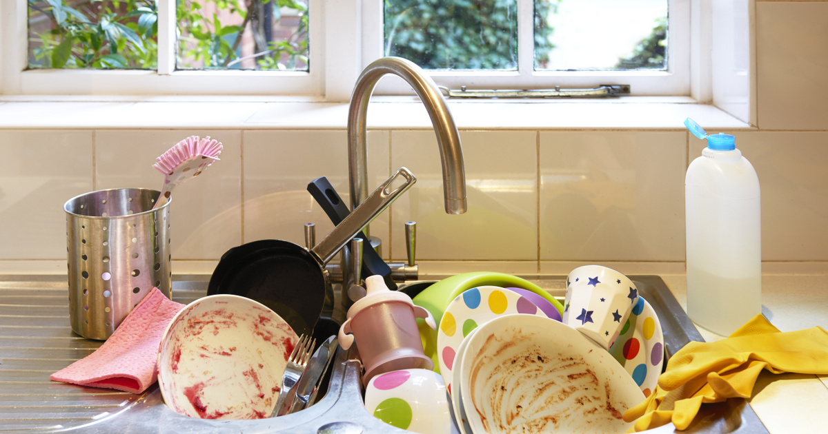 Kiderült, miért borzasztó ötlet a mosogatóban ázni hagyni az edényeket