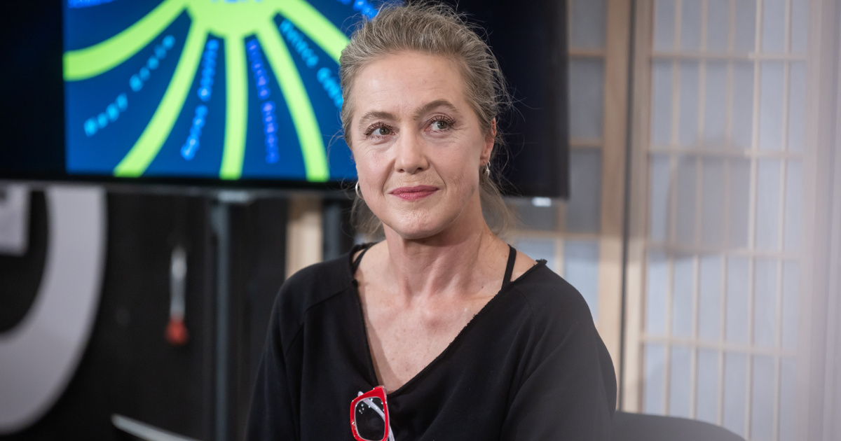 Kirakták Für Anikót egy teltházas előadásból