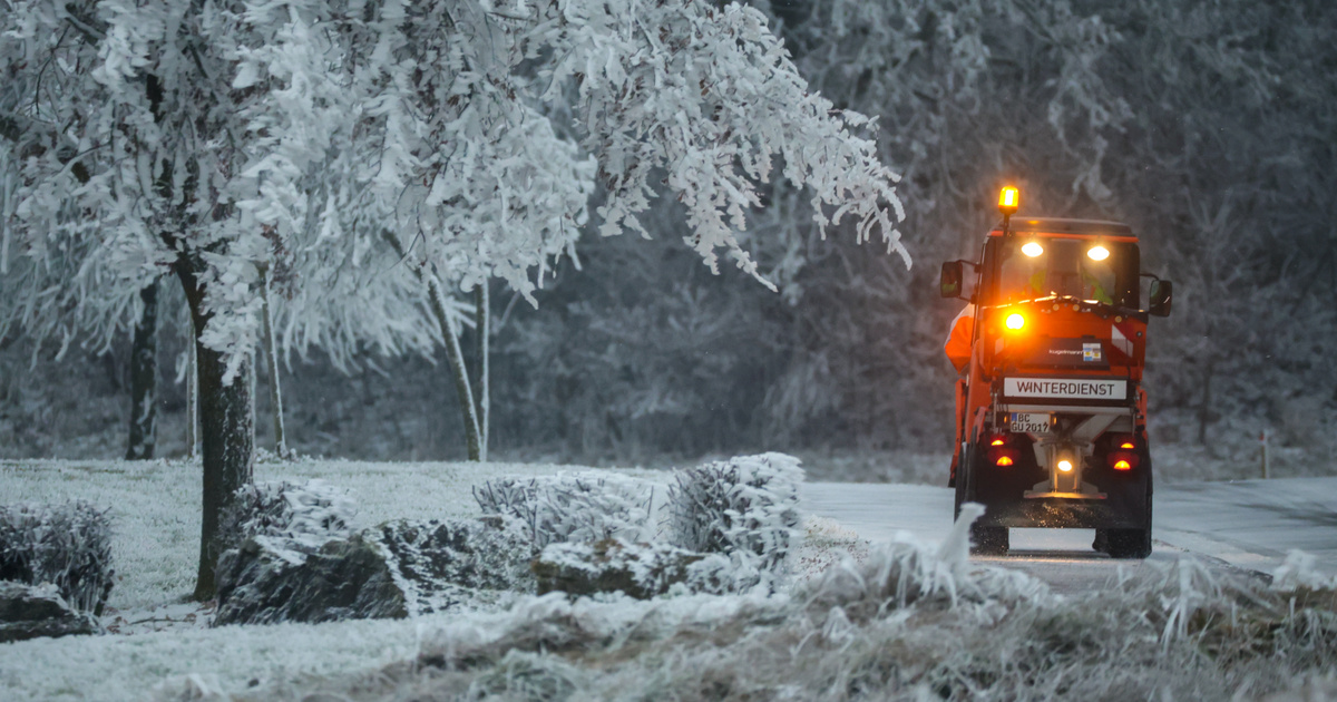 Jégpáncéllá váltak az utak Németországban, egymást érik a balesetek