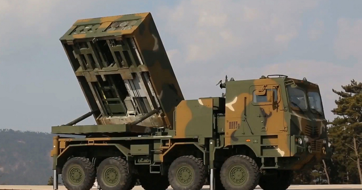 Lengyelország több mint tízezer dél-koreai rakéta gyártásáról írt alá szerződést