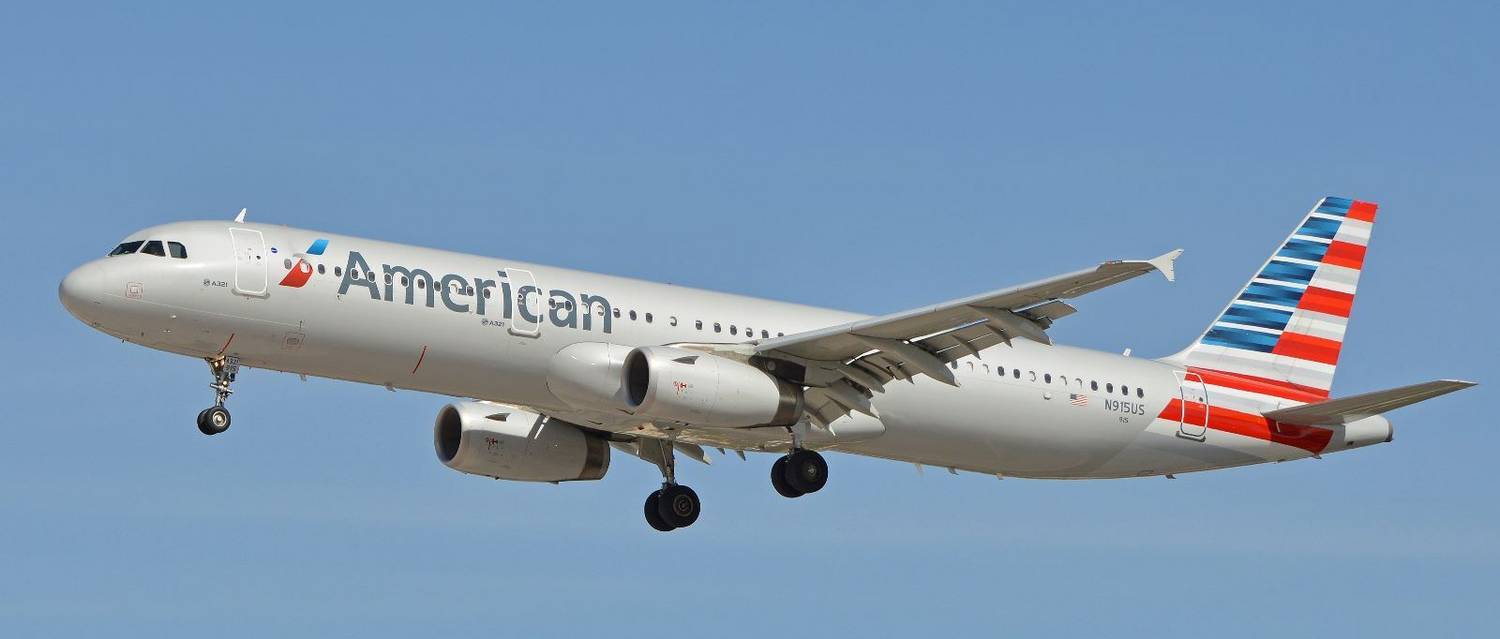 Vírusként terjed a neten az American Airlines pilótájának fizetése – az emberek nem hiszik el, mennyit keres