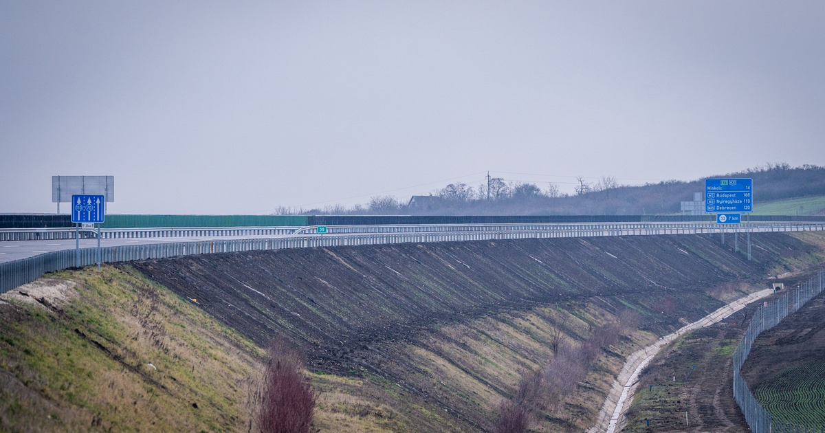 Lázár János: A Strabag átb*szott bennünket, de mi levertük rajtuk