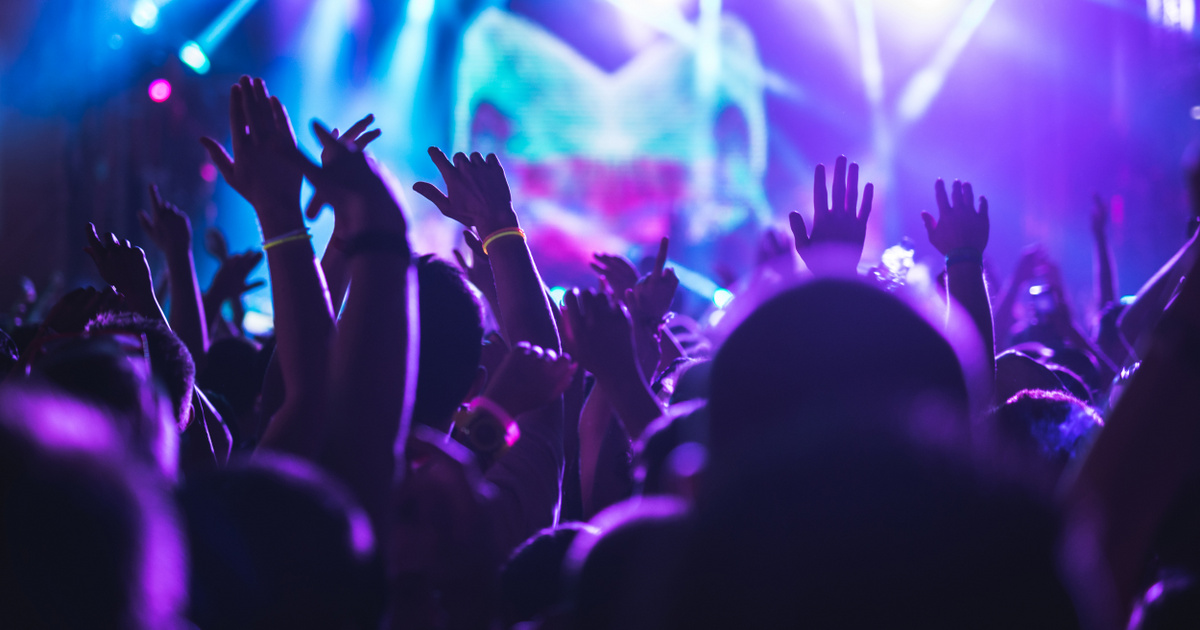 Mégis maradhatnak a „drogfészkek”, visszavonták a klubok bezárását lehetővé tevő kormányrendeletet