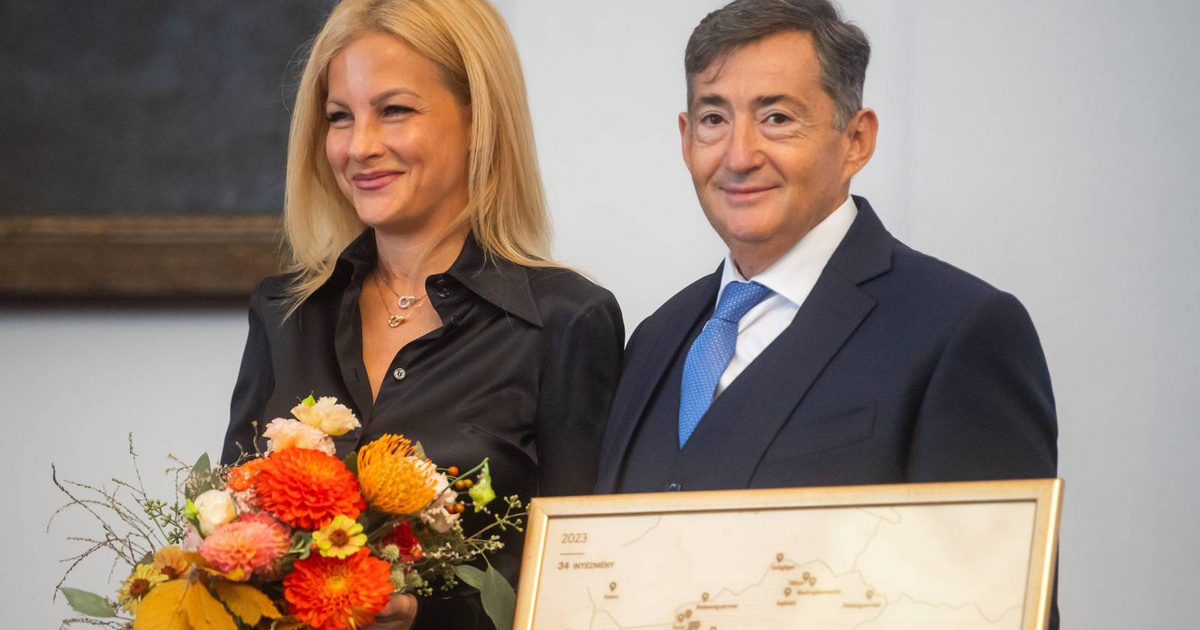 Várkonyi Andreát és Mészáros Lőrincet Hawaiin fotózták le: itt tölthetik a szilvesztert is