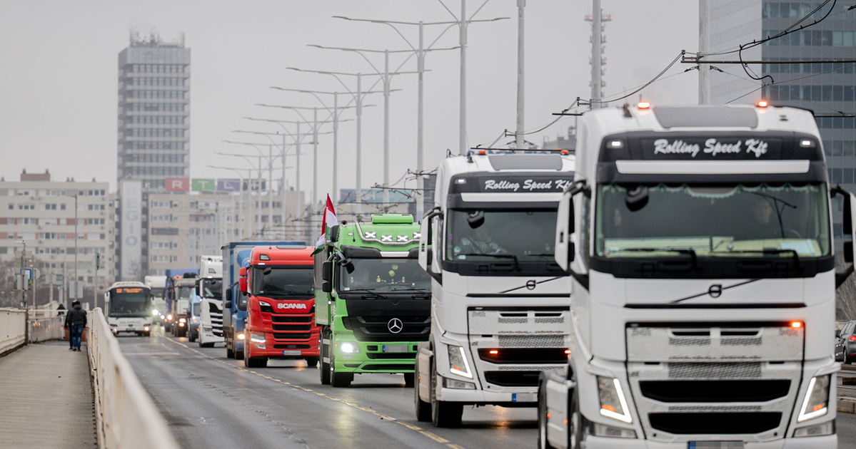 Index – Belföld – Mintegy 4200 kamion vett részt a fuvarozók decemberi tüntetésén, tárgyalni fognak …