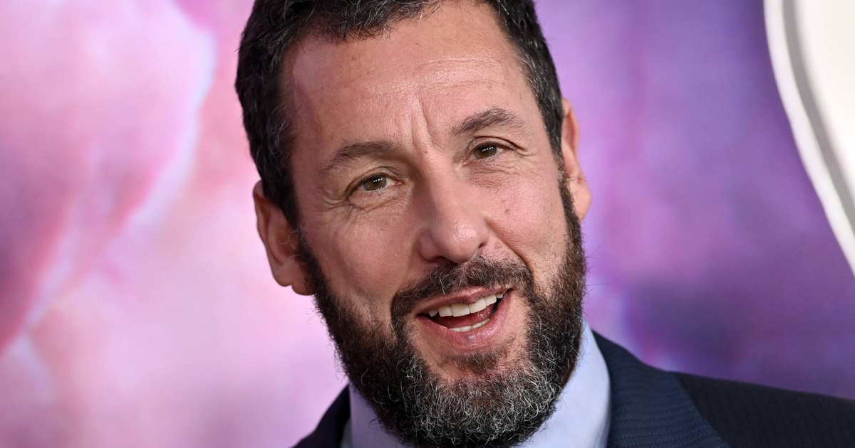 Adam Sandler felesége bombázó volt a tegnapi gálán: Jackie pánt nélküli estélyiben ragyogott
