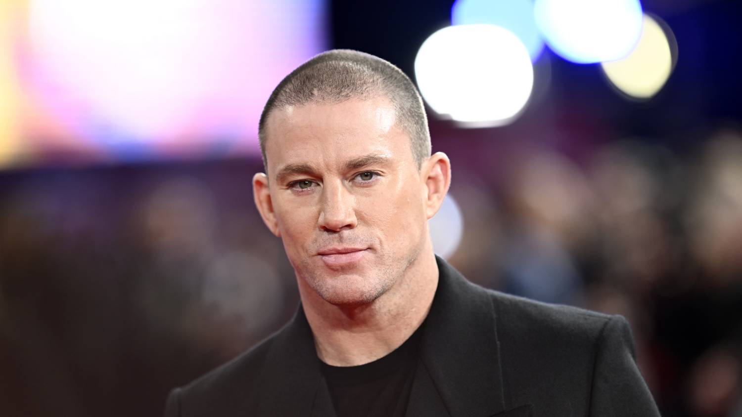 Forró csókok: Channing Tatum Costa Ricában romantikázik 19 évvel fiatalabb szerelmével