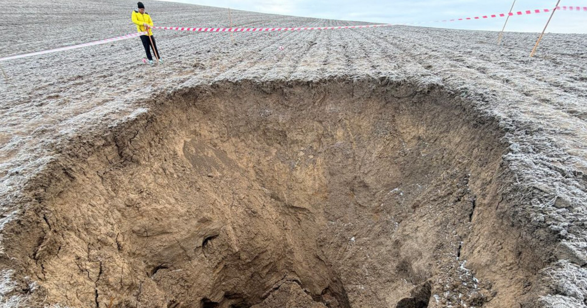 Megnyílt a föld Vizslás mellett, még a Holdról is látszik
