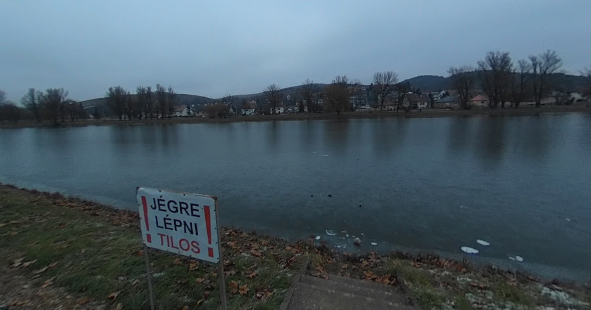 Perceken múlt a tragédia Ózdon, rendőrök mentették meg egy fiatal lány életét a tóparton