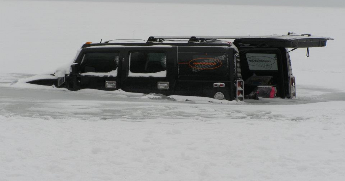 Emlékszik még a jeges Balatonba beszakadt Hummerre? Most bárki megveheti a terepjárót