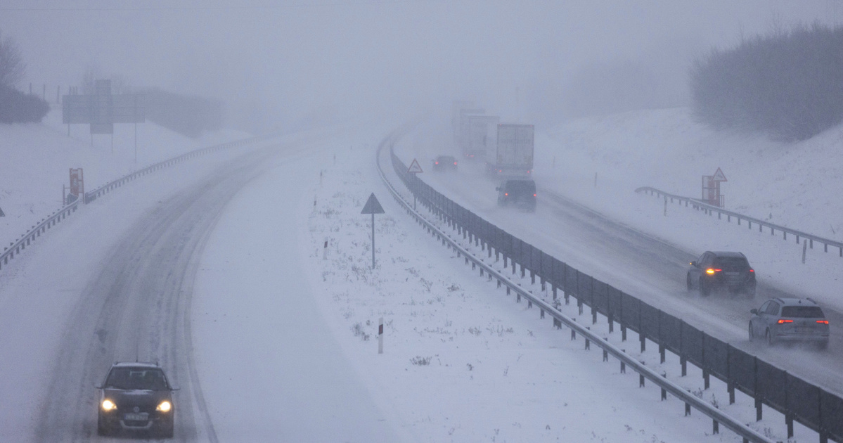 Index – Belföld – Óriási káoszt okozott a kedd esti havazás: országszerte sok a baleset, sorra akadn…