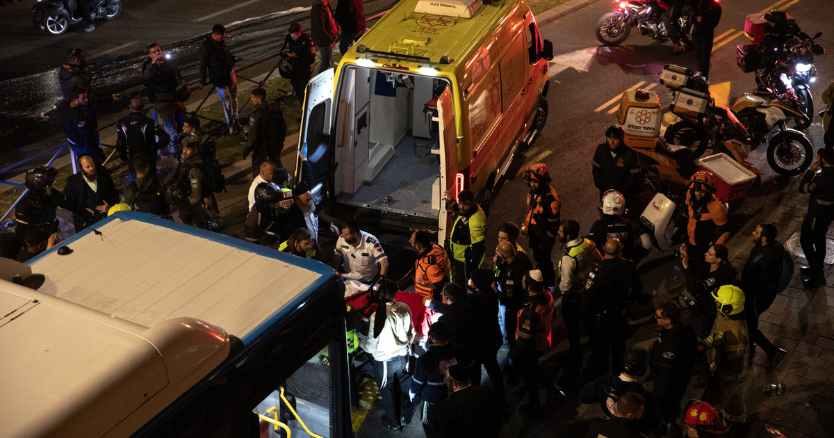 Tüntetők közé hajtott egy busz Jeruzsálemben, meghalt egy ember