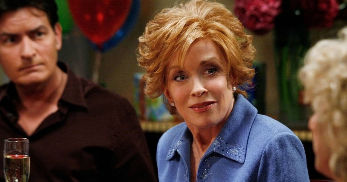 32 évvel fiatalabb nőbe szerelmes a 83 éves színésznő: a Két pasi – meg egy kicsi sztárja 11 éve imádja Sarah Paulsont