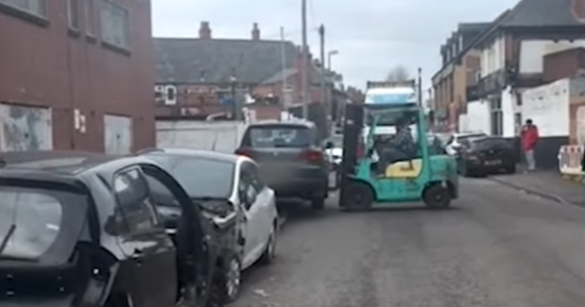 Meghökkentő módon szabadultak meg egy tilosban parkoló autótól Angliában