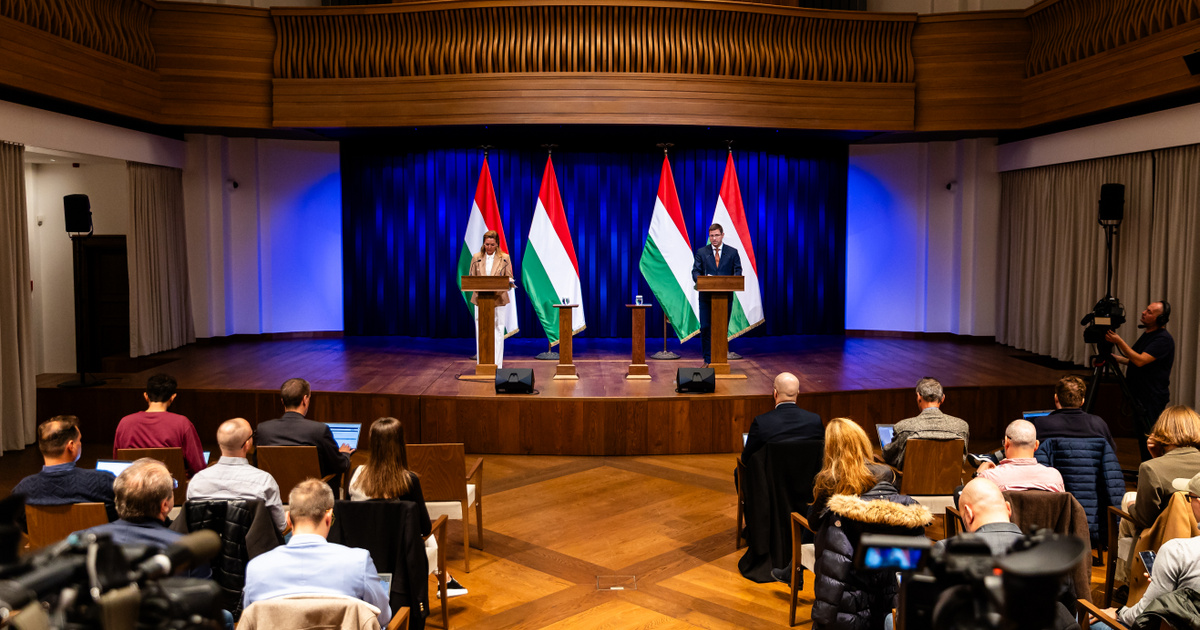 Index – Belföld – Gulyás Gergely, Vitályos Eszter, és Mukics Dániel tájékoztatója