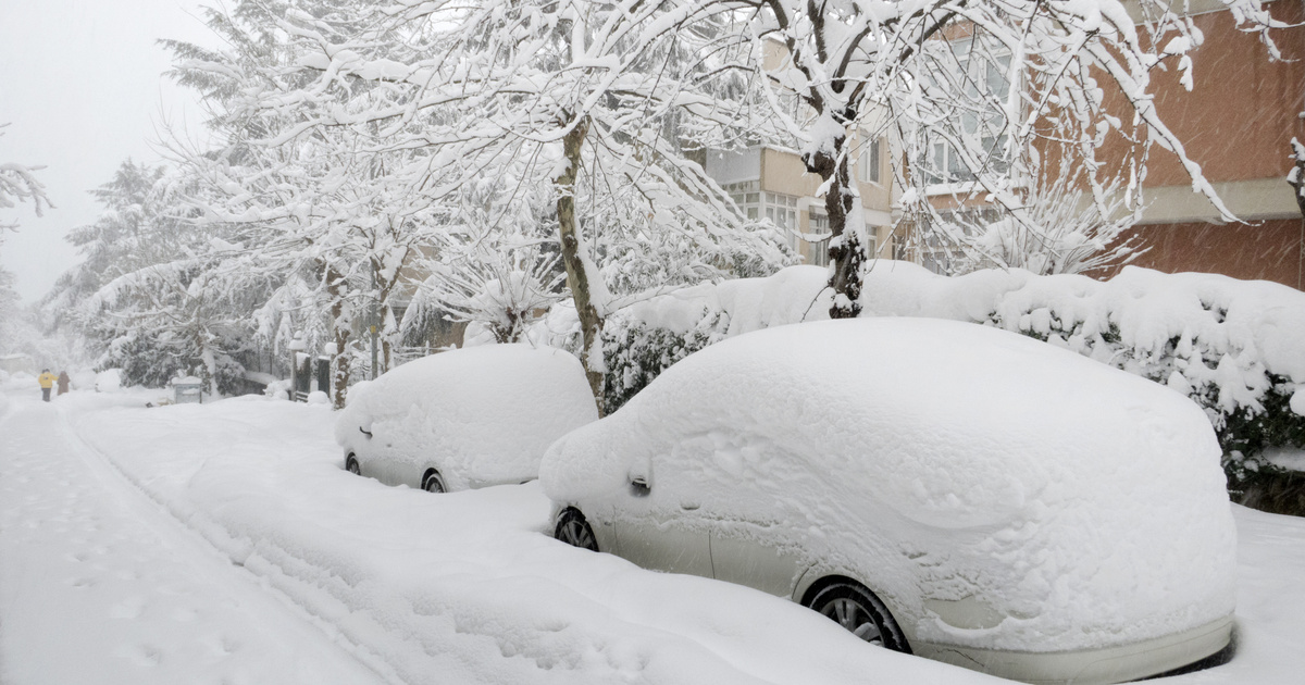 Tankokkal mentették az elakadt gépjárműveket: 60 éve ilyen volt a tél