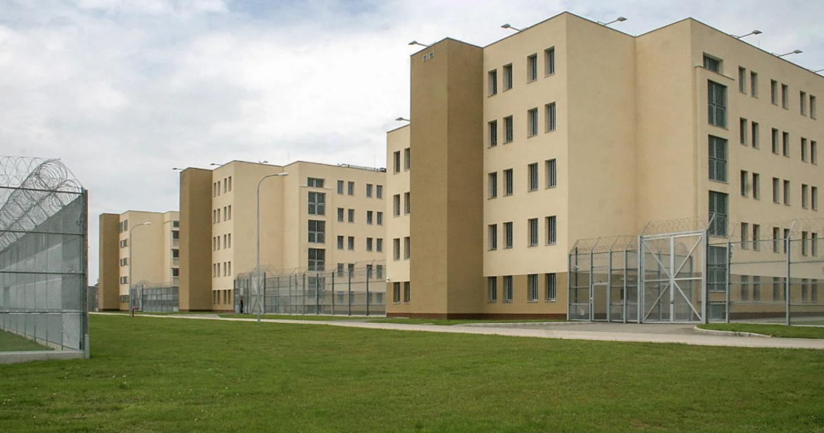 Eszméletlenre vertek egy rabot a szombathelyi börtönben, a férfi később belehalt a sérülésébe