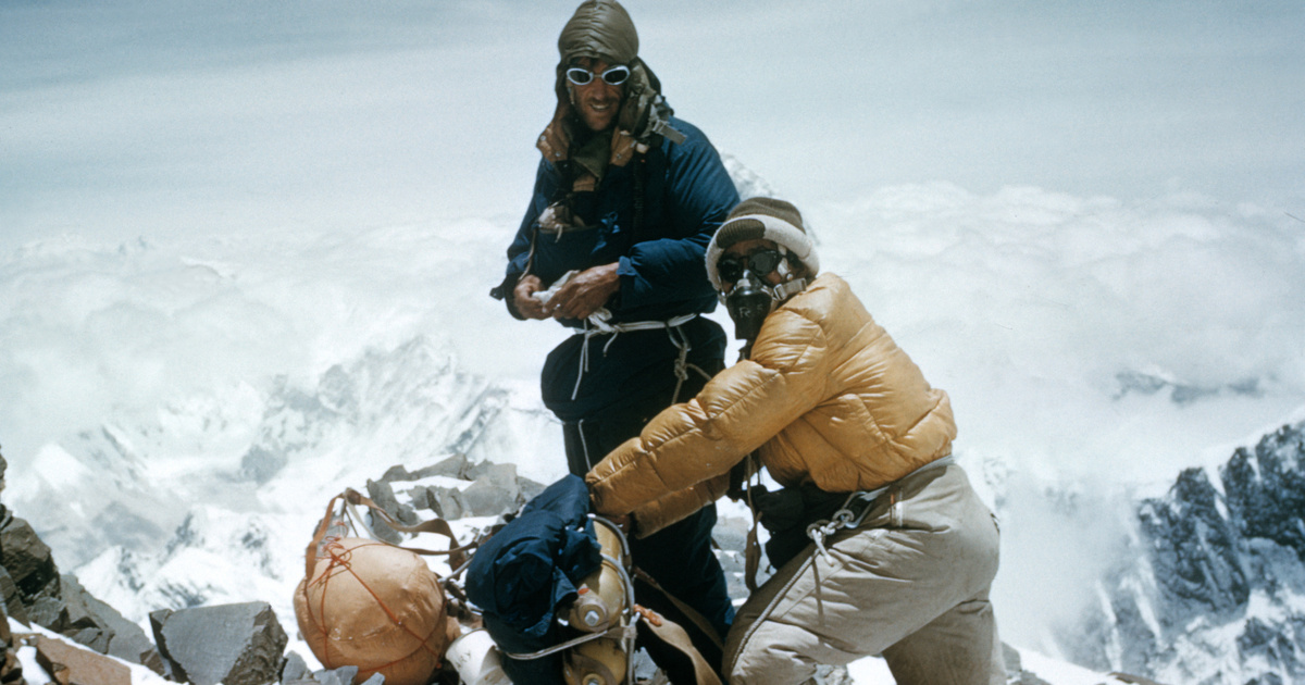 A hős, aki meghódította a világ tetejét, és elsőként járt a Föld mindkét sarkán