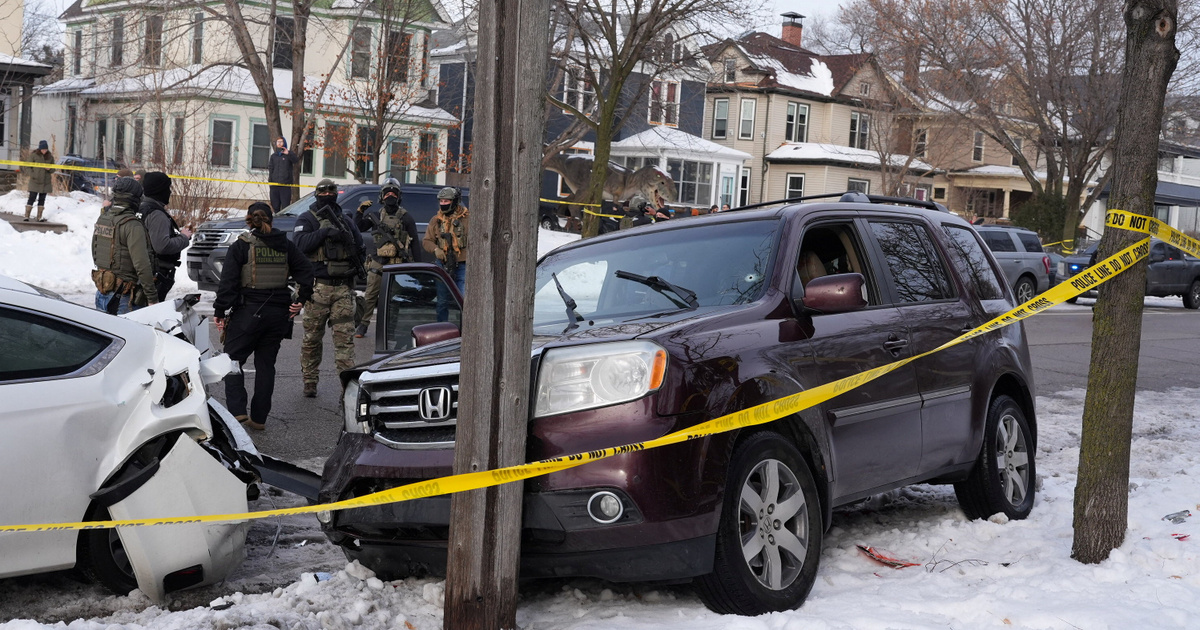 A háromgyerekes anyát lelövő ügynök testkamerája is rögzítette a minneapolisi tragédiát