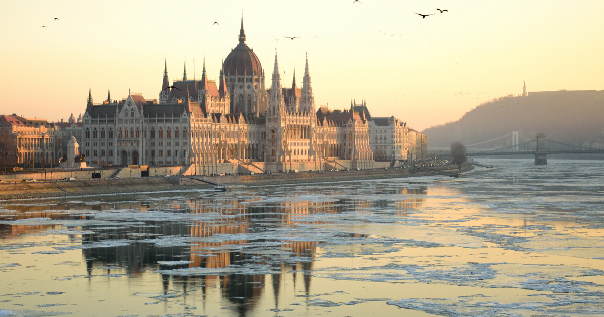 Elkezdett befagyni a Duna: életveszélyre figyelmeztet a rendőrség