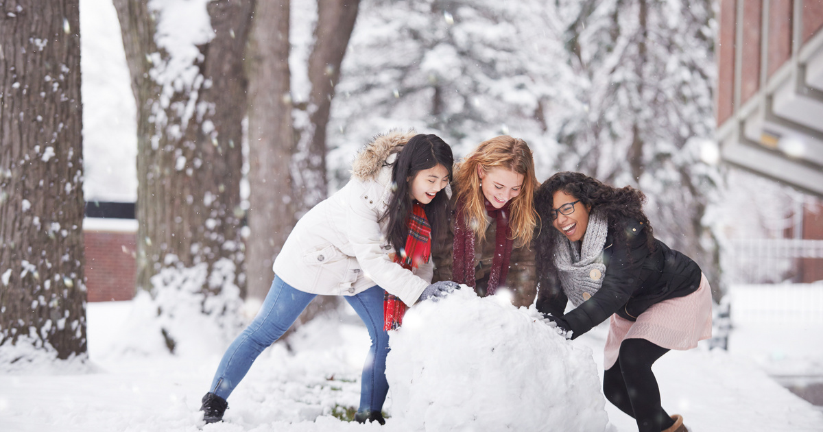 Ez a világ legnagyobb hógolyója: az egész település segített elkészíteni