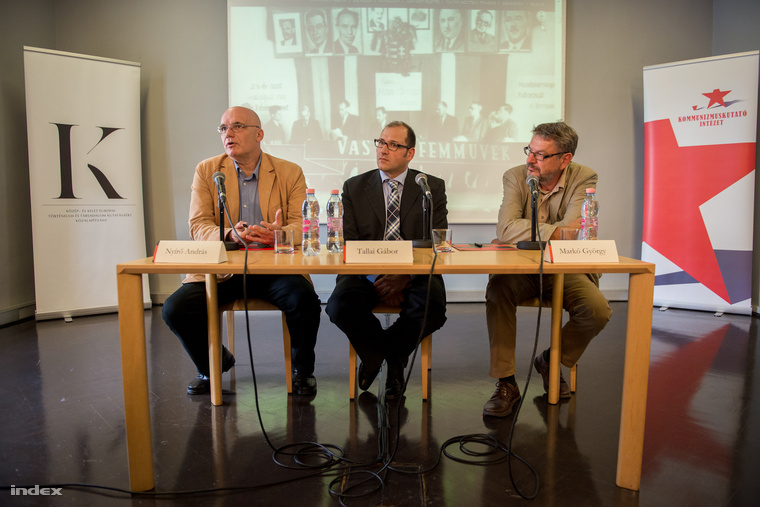 Nyírő András, az 1989-es könyv szerkesztője, Tallai, Gábor a Terror Háza programigazgatója és Markó György a Kommunizmuskutató Intézet igazgatója az adatbázist bemutató sajtótájékoztatón.