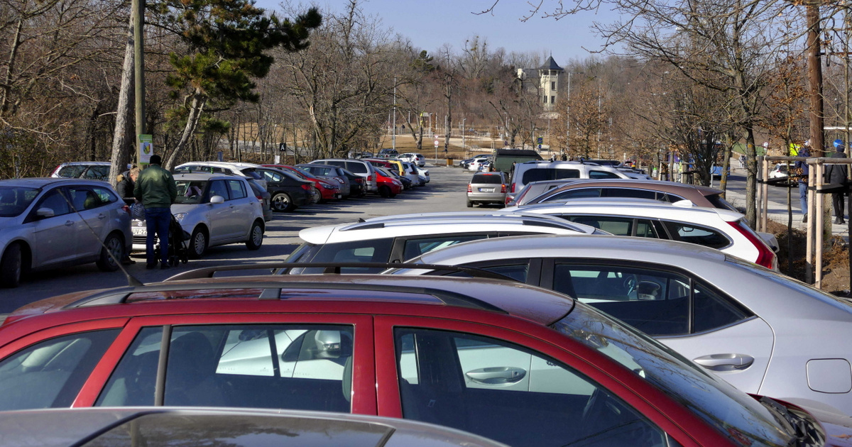 Loppert Dániel szerint a buszjáratok sűrítése nélkül emelnék meg a parkolási díjakat a Normafánál