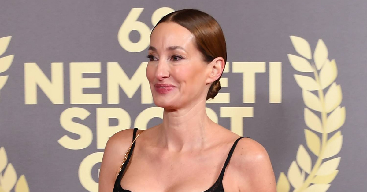 Epres Panni fekete csipkés ruhájára nincsenek szavak: így tündökölt Az Év Sportolója Gálán