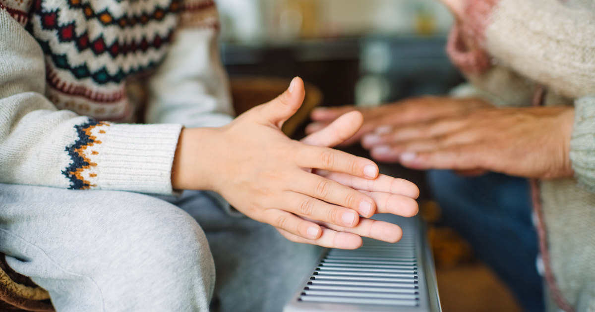 Sok helyen csak egyetlen szobát tudnak fűteni az extrém hidegben: most te is segíthetsz a bajba jutott családokon