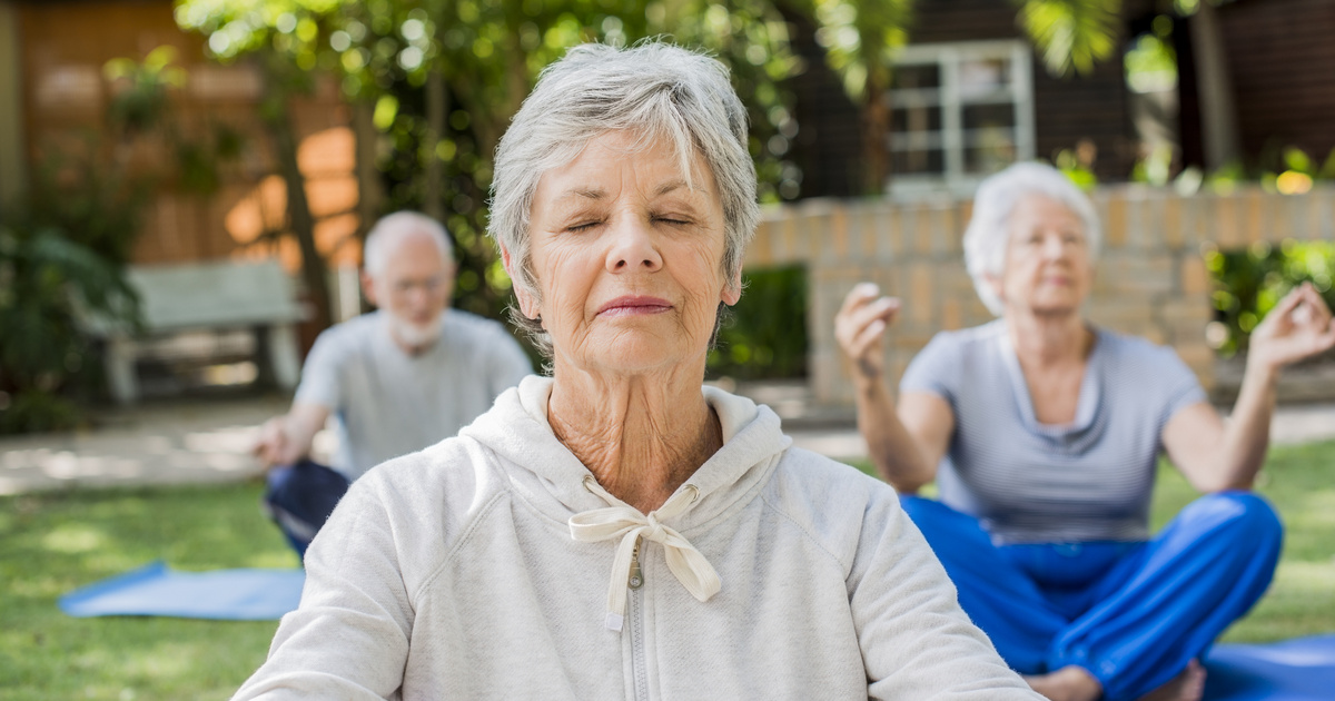102 éves az idős hölgy, aki aktív jógatanár a faluban: ez tartja fiatalon