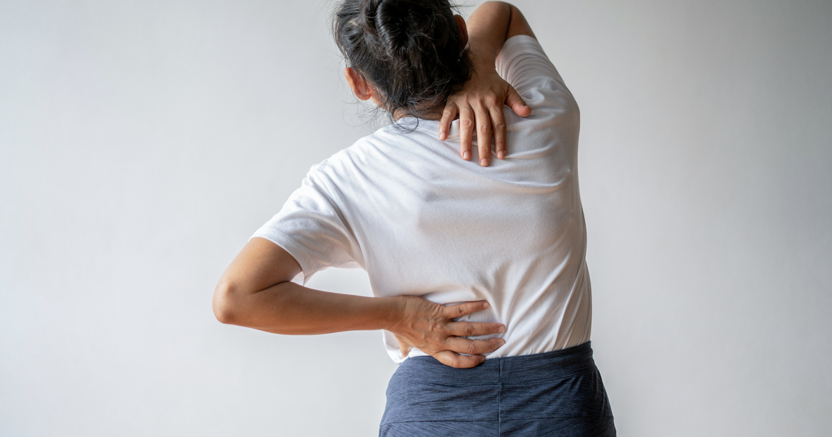 Fájdalom a lapockák körüli területen? Ezt a nyújtást csináld mindennap, hogy elmúljon