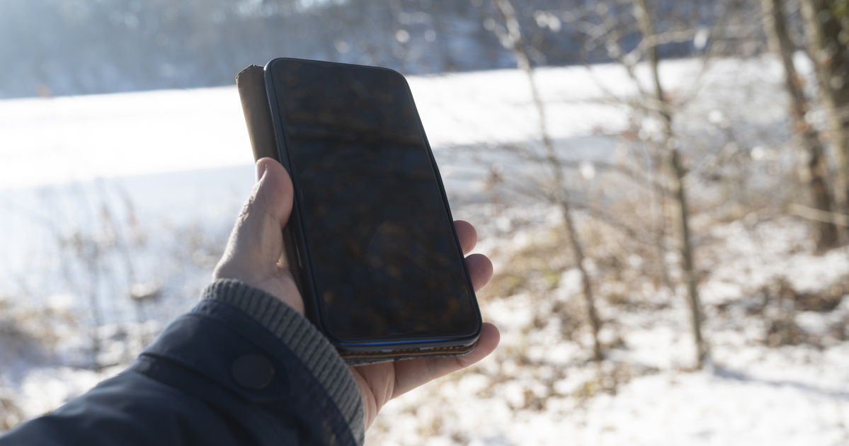 Így védheted meg a telefonod az extrém hidegben: óriási kárt okozhatsz, ha így próbálod megszárítani