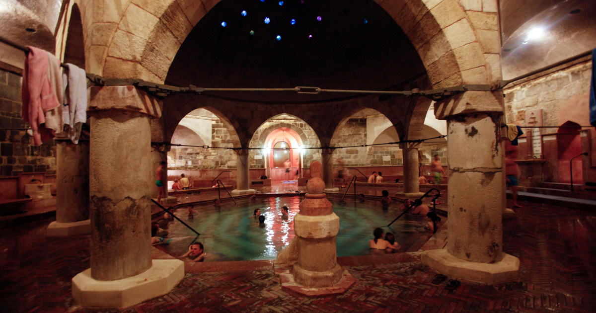 Így lehet olcsóbban bejutni Budapest legnépszerűbb fürdőibe: csak egy kártya kell hozzá