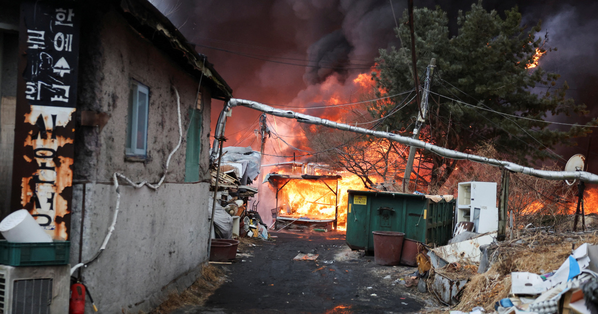 Óriási tűz ütött ki Szöul utolsó nyomornegyedében