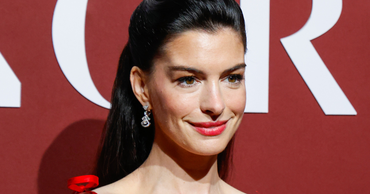 Anne Hathaway-t Budapesten fotózták le: a színésznő hazánkban forgatja legújabb filmjét