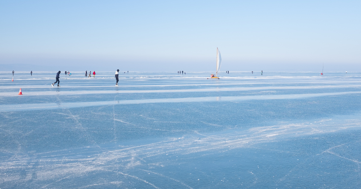 A Balaton egyes részein már a jégre lehet lépni: fontos tudnivalókat közölt a rendőrség