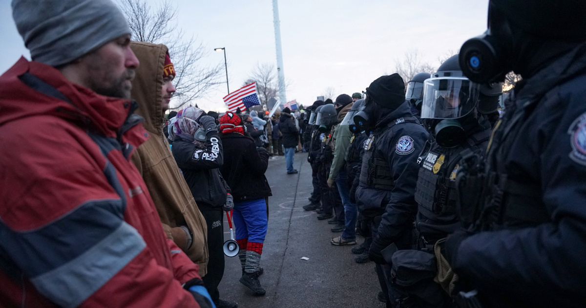 Csak a parancsra várnak, készenlétbe helyeztek 1500 katonát egy esetleges minnesotai bevetésre