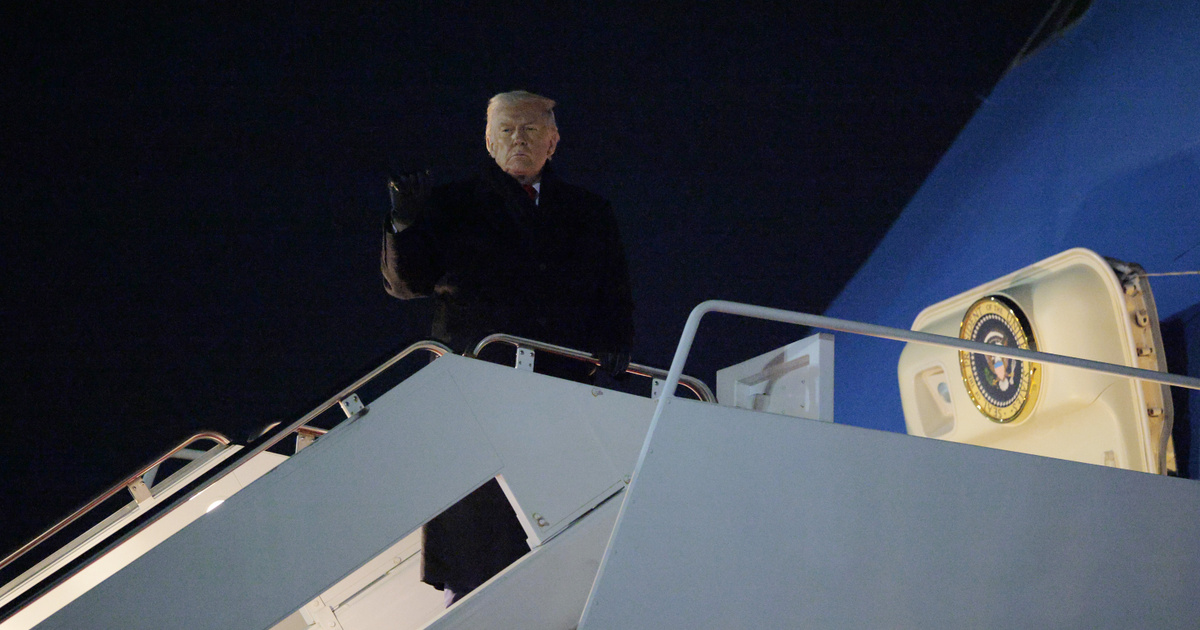 Megszakította útját Donald Trump különgépe, az Air Force One visszafordult az Atlanti-óceán fölött