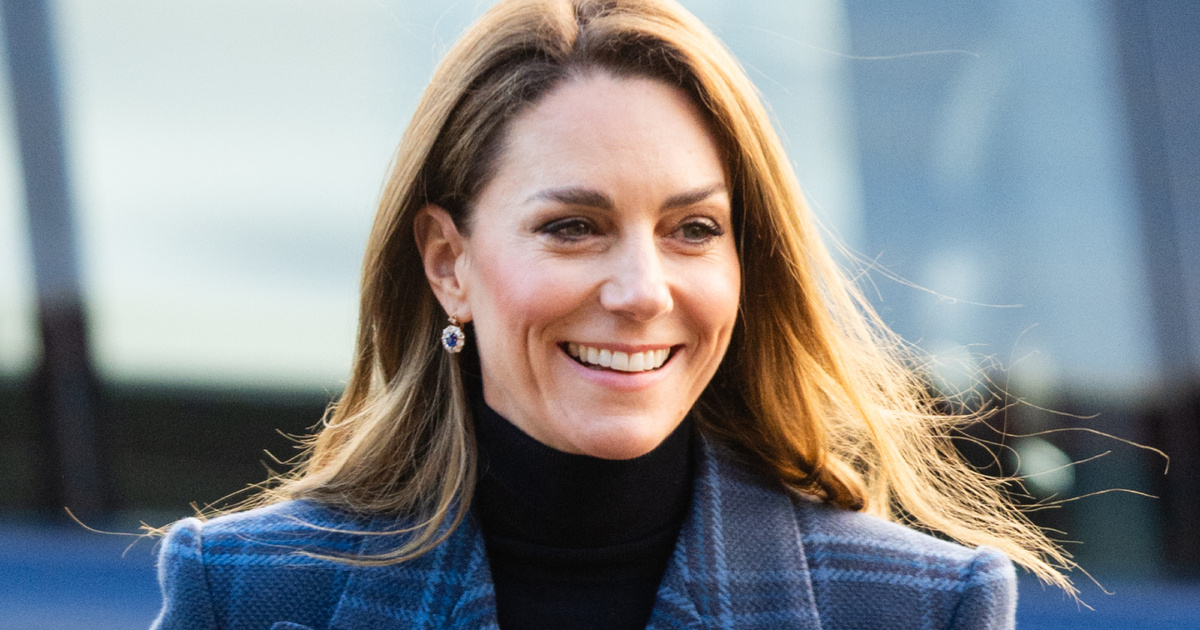 Katalin mintha egy divatlapból lépett volna ki új, kockás kabátruhájában: elragadóan festett a hercegné