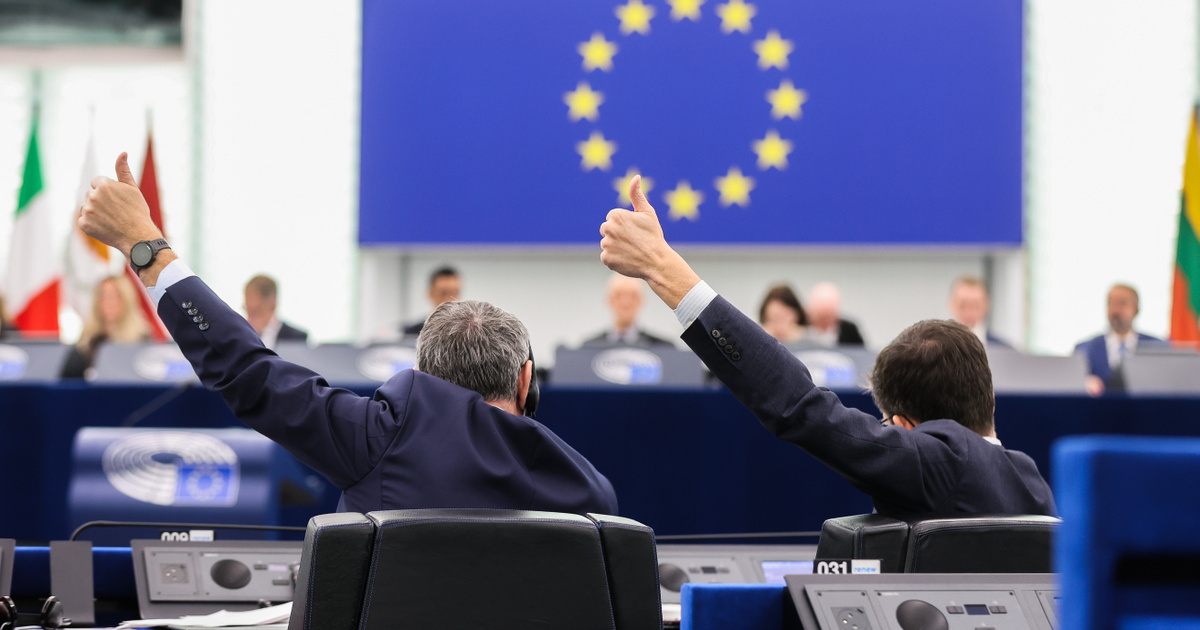 Az Európai Parlament megszavazta az Ukrajnának szánt 90 milliárd eurós hitelt